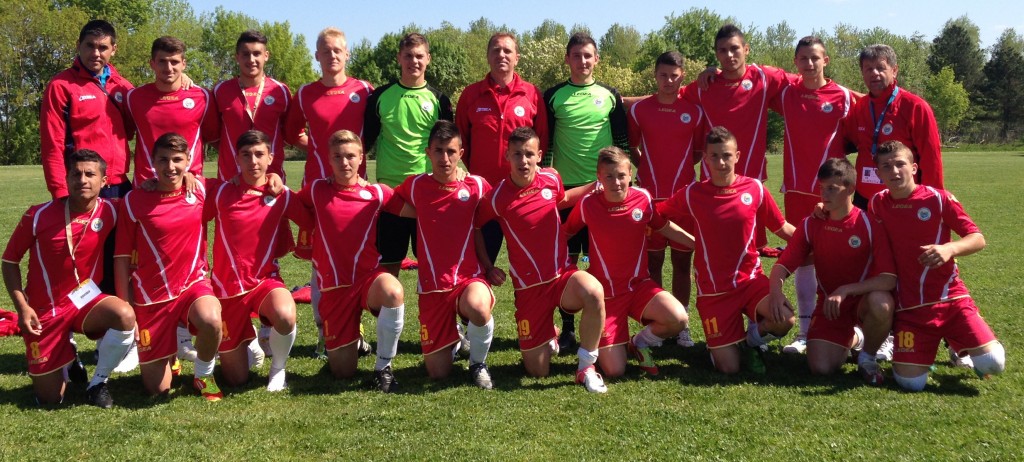 efa2e3ec28_echipa-de-baieti-de-fotbal-scolar-Romania-1024x462