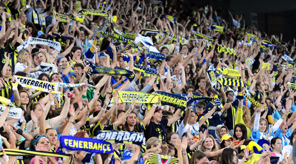 fener-bayan-taraftar-kadin