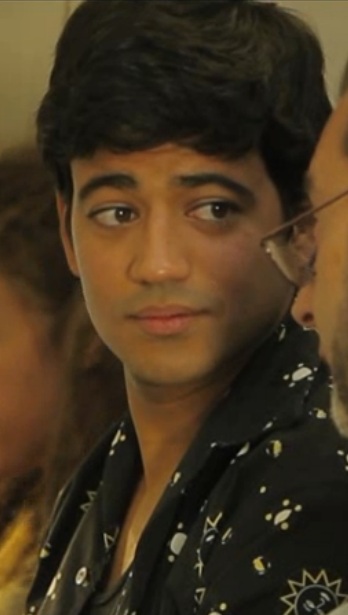 La chemise c’est pas possible par contre